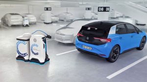 Volkswagen planea usar robots para cargar autos eléctricos en estacionamientos