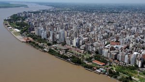 En alerta: sostienen que los edificios costeros de Rosario causan cambios climáticos