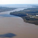 Preocupación binacional: el río Uruguay presenta excesos de metales, aceites, excremento y plaguicidas