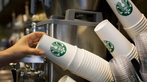 La última movida sustentable de Starbucks: un nuevo vaso de café “ultraecológico”