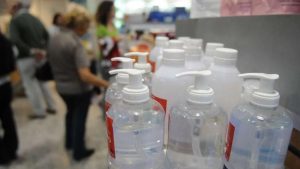 Alcohol en gel y tapabocas para hospitales: estas empresas se suben al «triple impacto» para combatir la pandemia