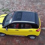Este auto eléctrico vale la mitad que sus competidores y tiene techo solar