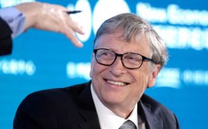 El plan de Bill Gates para abrir minicentrales nucleares usadas como “baterías de red”