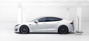 Ni hace falta que lo cargues: la impresionante marca de autonomía que alcanzó el Tesla Model S