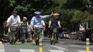 Movilidad sustentable: crece en forma exponencial el uso de bicicletas y monopatines eléctricos