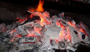 Reinventa el tradicional asado argentino: así es BrasUP, el primer carbón ecológico
