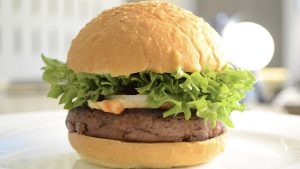¿Las comerías?: lanzan unas hamburguesas nutritivas y ecológicas hechas con grillos