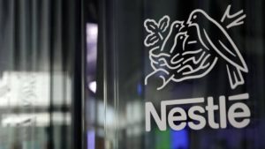 Nestlé reconoce que más del 60% de sus productos no son saludables