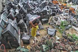 Un tsunami de basura electrónica amenaza la salud de millones de niños, adolescentes y embarazadas