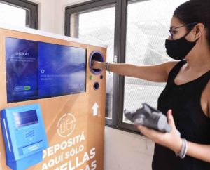 La localidad mendocina que propone canjear botellas de plástico por carga para la SUBE