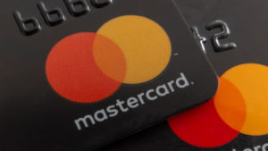 Mastercard lanza la primera tarjeta de pago respaldada por criptomonedas del mundo