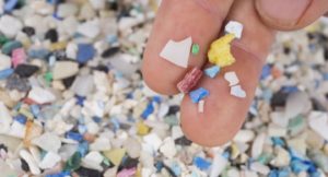Qué son los microplásticos y cómo impactan en nuestra salud