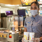 Locales sustentables y reducción de plásticos, la “receta del futuro” de McDonald’s