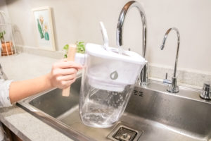 Emprendedores lanzan una novedosa forma de comercializar agua sin envases descartables