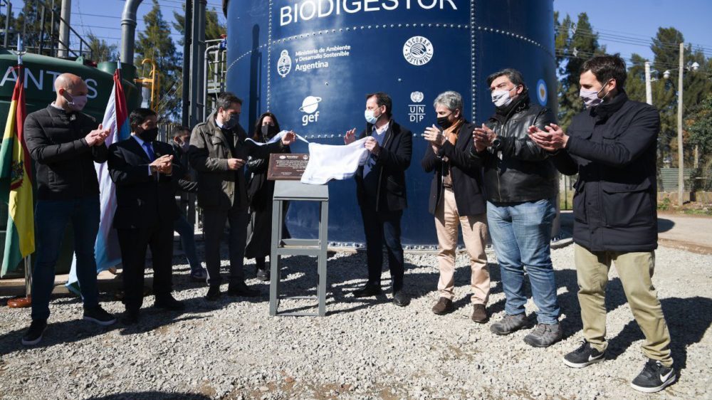 Cabandié inauguró en Escobar el primer biodigestor instalado por el Ministerio de Ambiente