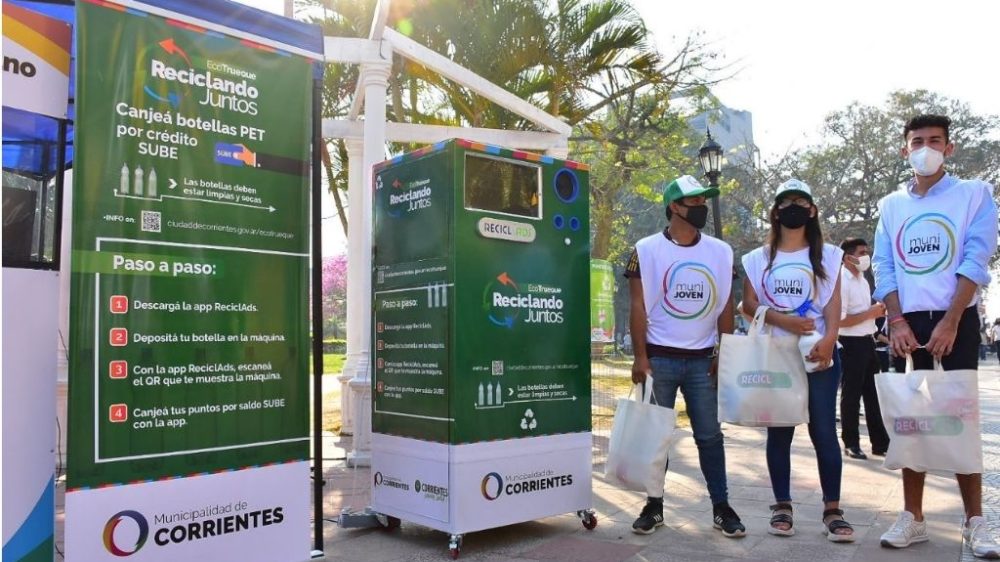 La Municipalidad de Corrientes canjea botellas reciclables por crédito en la tarjeta SUBE