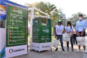 En Corrientes proponen canjear botellas reciclables por crédito en la tarjeta SUBE