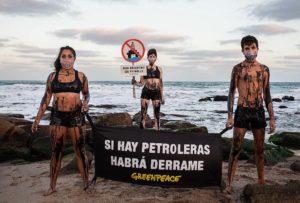 ¿Las costas de Mar del Plata llenas de petróleo? Greenpeace recreó un potencial derrame sobre el Mar Argentino