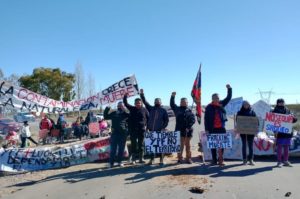 Organización mapuche alerta sobre «un desastre ambiental» y bloquea accesos a Vaca Muerta