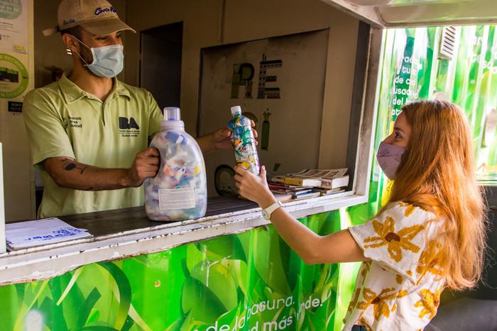 Ecopuntos: cómo funciona el programa de gestión de residuos de la Ciudad que otorga premios por hábitos sustentables
