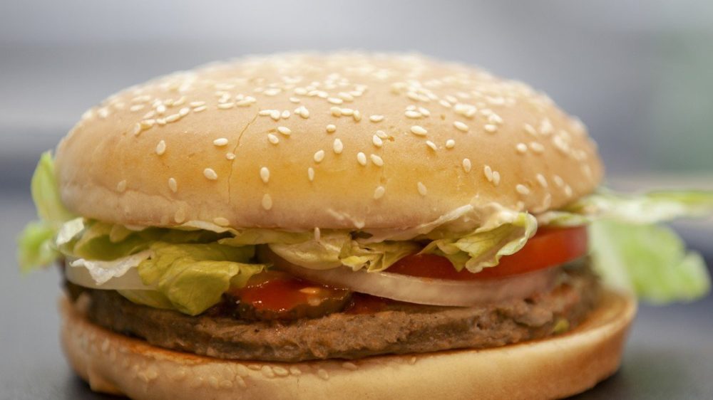Burger King prohíbe 120 ingredientes artificiales en los menús de Estados Unidos.