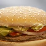 Esta cadena de hamburguesas promete eliminar colorantes y saborizantes artificiales de su menú