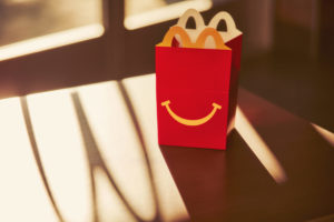 Cambia la Cajita Feliz de McDonald’s: Arcos Dorados quiere ofrecer juguetes 100% sustentables