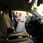 BMW le donó un auto eléctrico al Papa Francisco: ¿Qué modelo es?
