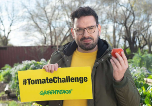 Tomate challenge: el desafío de Greenpeace y Damián Betular que ya recibió críticas del agro