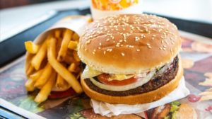 McDonald’s y Burger King, en la mira por compuestos tóxicos en el 80% de sus productos