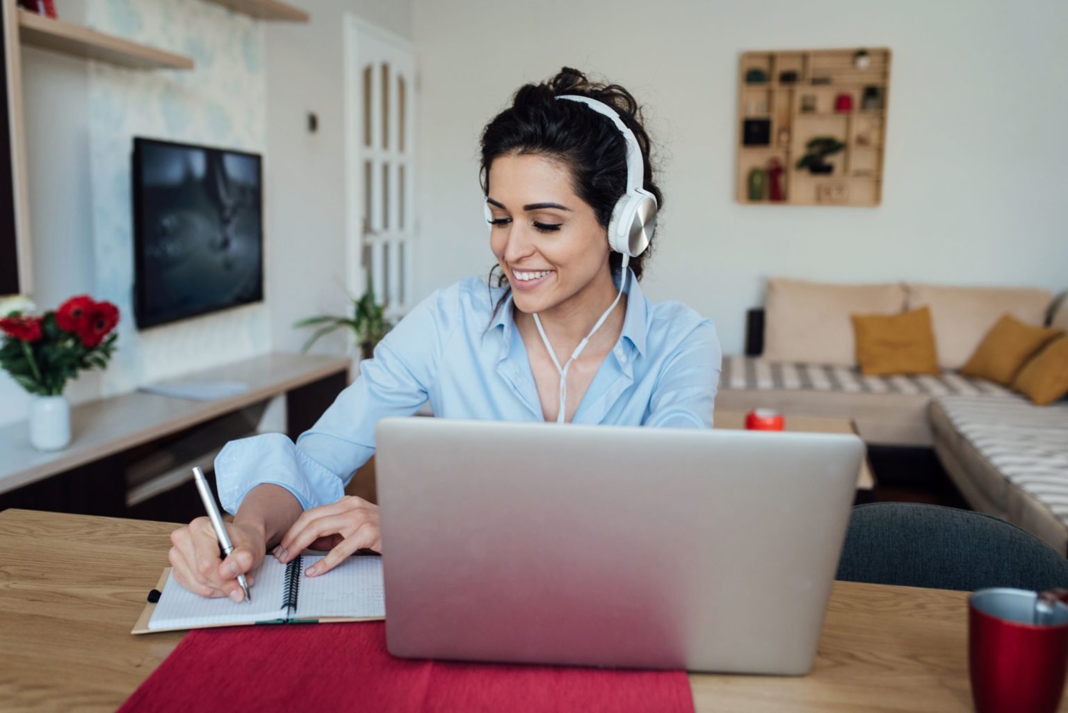 Lanzan un programa de becas para formar jóvenes en programación: cómo ...