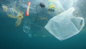 Transformaron 350 millones de toneladas de desechos plásticos en combustible sustentable