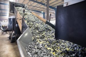 Dow y una cooperativa argentina crearon una resina a partir de residuos plásticos de silobolsas