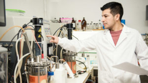 La biotecnológica Keclon inauguró la primera planta para producir enzimas y proteínas a escala