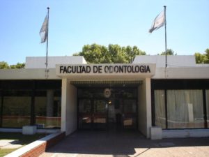 “Odontología, facultad sustentable”, es el lema de la Universidad de La Plata