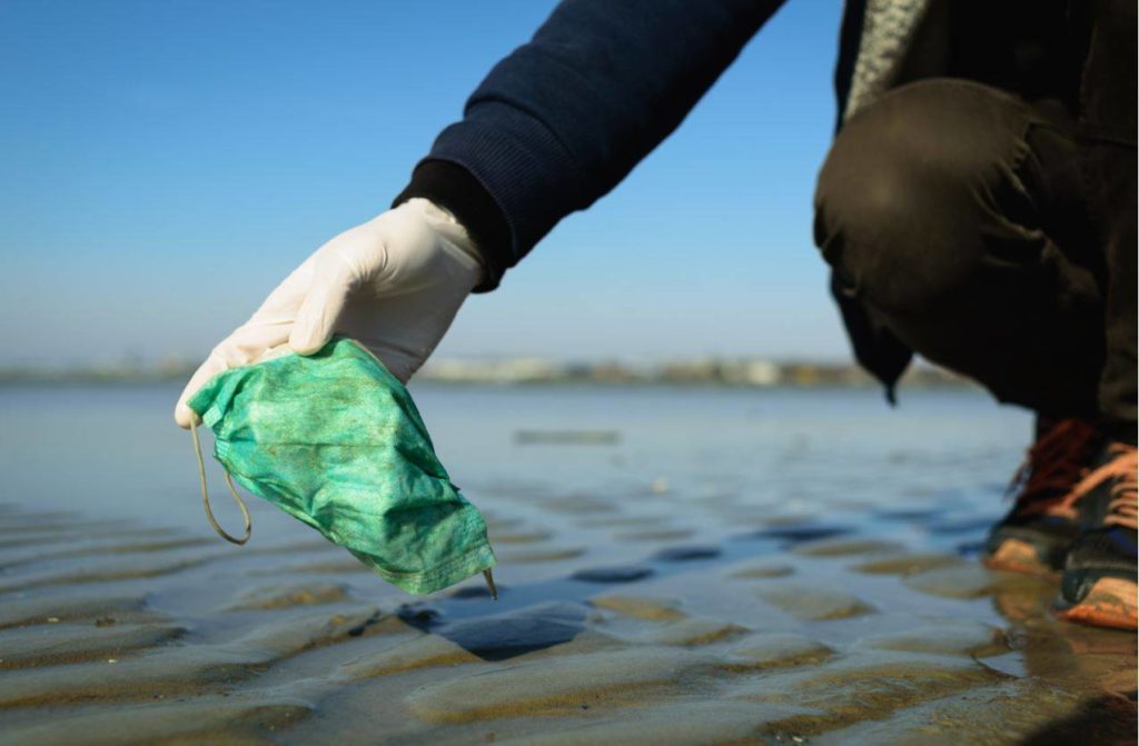 Más de 8 millones de toneladas de plástico dejó la pandemia en el medioambiente