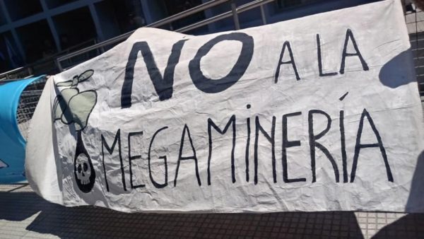 Megaminería en Chubut: Arcioni dio marcha atrás con la ley y llamará a un plebiscito