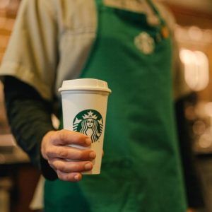 Quién es la nueva directora de Starbucks, que busca potenciar la sustentabilidad