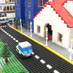 Un argentino fabrica ladrillos de plásticos y construye casas como si fuese un Rasti