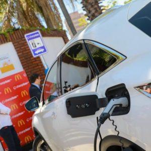 McDonald’s presentó la primera estación de carga para automóviles eléctricos en Argentina