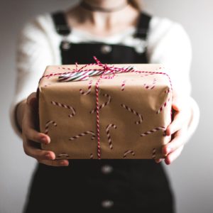Navidad 2023: cinco ideas para ahorrar y envolver los regalos más eco-friendly