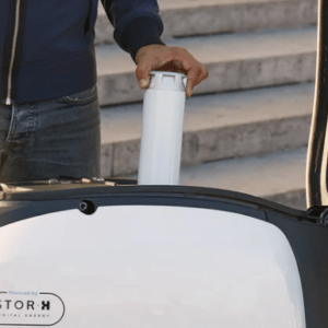 Así es el scooter que funciona con «baterías» de hidrógeno del tamaño de una lata de gaseosa