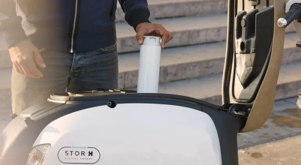 Así es el scooter que funciona con «baterías» de hidrógeno del tamaño de una lata de gaseosa