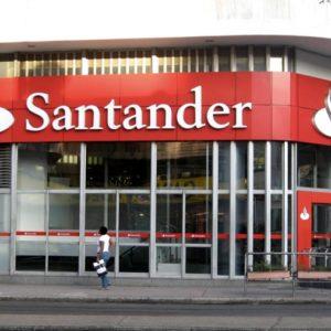 Banco Santander renovó el diseño de sus tarjetas: son verticales, inclusivas y sustentables