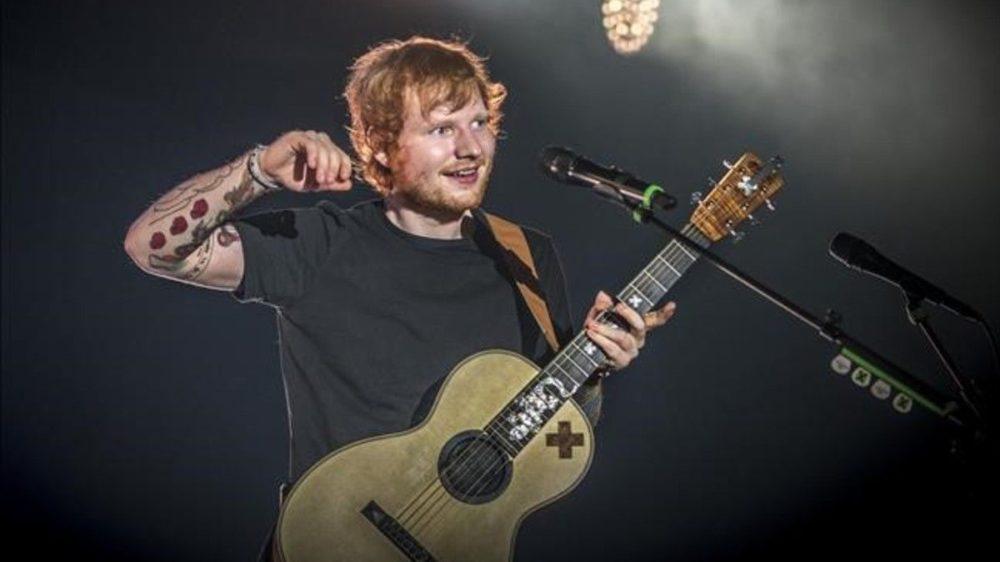 Ed Sheeran quiere compensar la huella de carbono de sus giras
