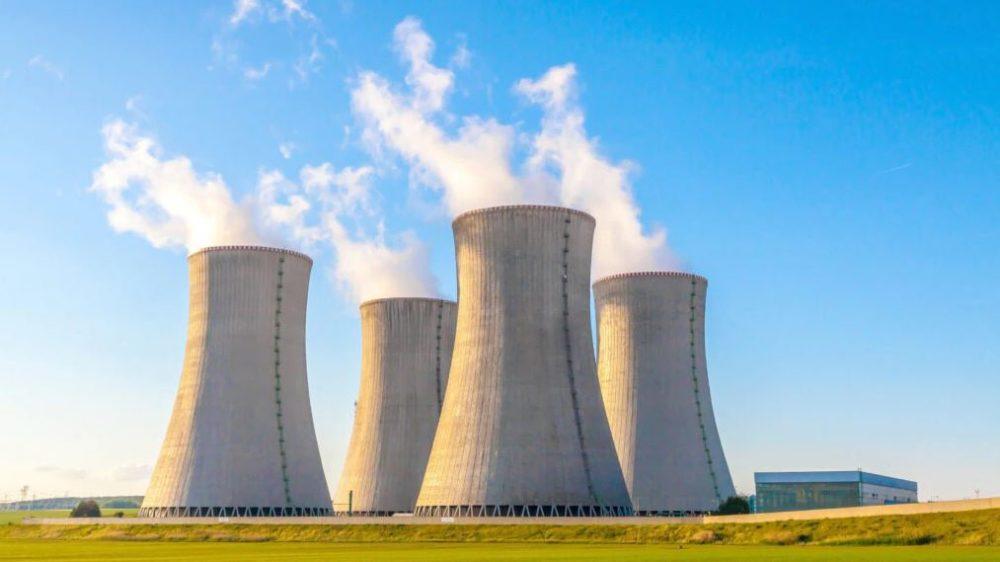Europa planea reconocer a la energía nuclear y al gas natural como "energía verde"