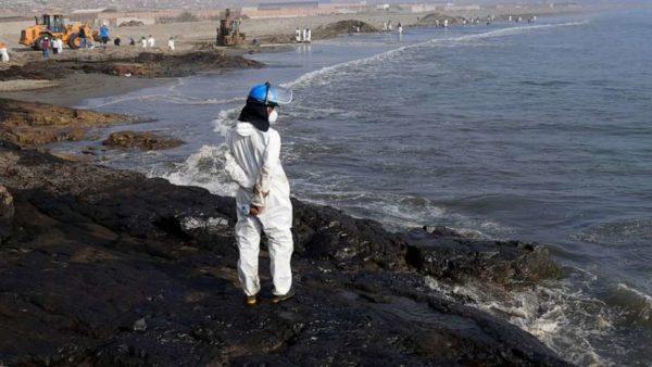 Perú: al menos 18.000 m2 de mar fueron afectados por un derrame de petróleo