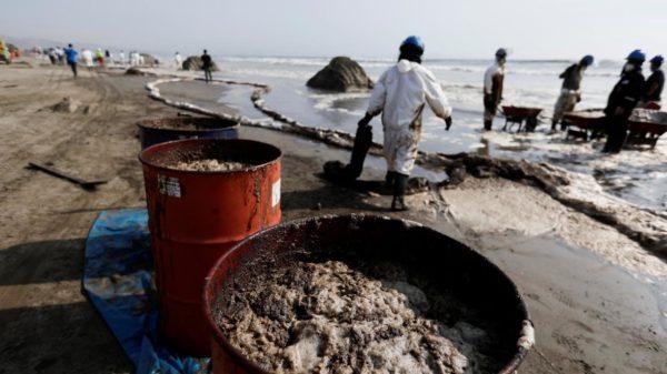 Desastre ecológico: exigen que Repsol responda por el derrame de petróleo en Perú