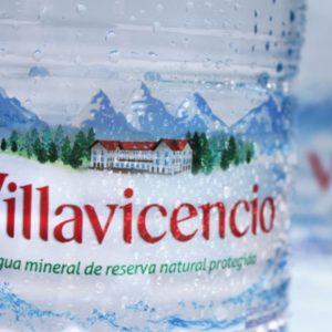 Villavicencio presenta la primera botella hecha 100% con plástico reciclado