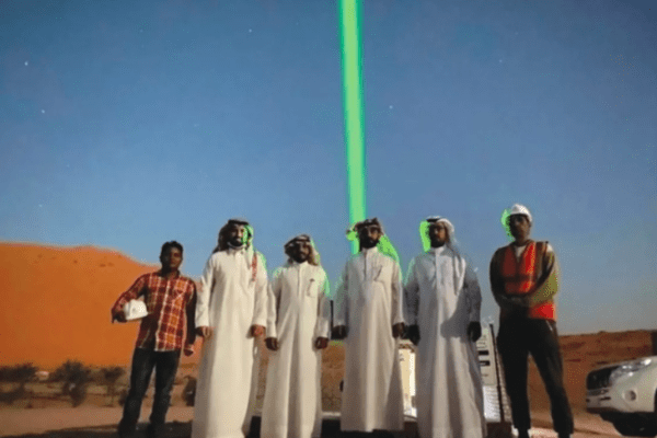 Un ambientalista árabe diseñó una solución sustentable para evitar la pérdida de personas en el desierto